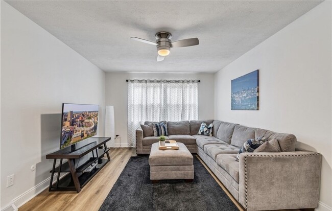 Building Photo - 3811 Edgepark Dr