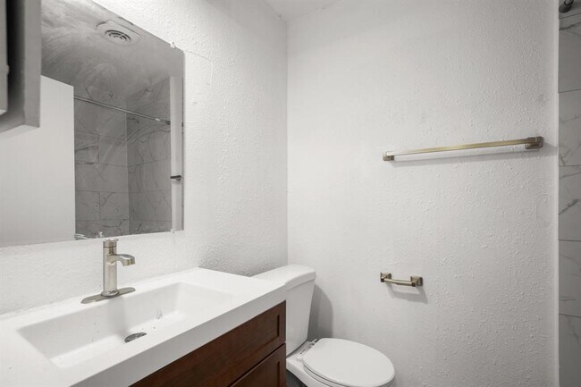 Building Photo - 1317 Mckie Cove