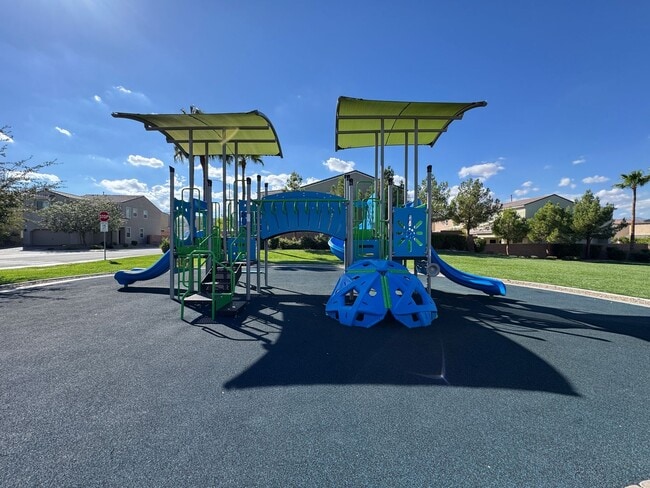 Building Photo - Newer Home with Gated Community Single Fam...