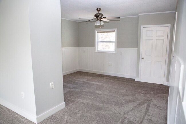 Building Photo - 43 Beacon St