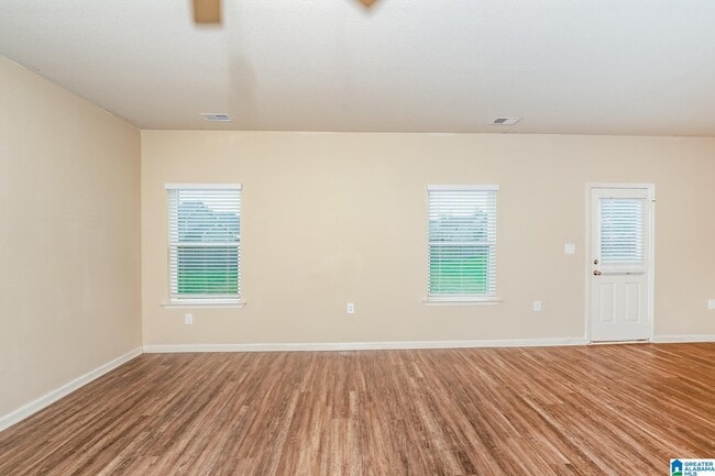 Building Photo - 605 Clover Cir