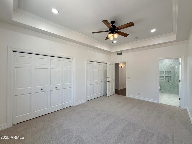 Building Photo - 1523 E Treasure Cove Dr