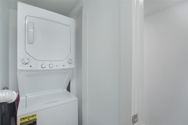 Building Photo - 5100 N Ocean Blvd