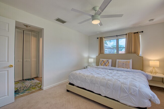 Building Photo - 1432 Wellington Ct