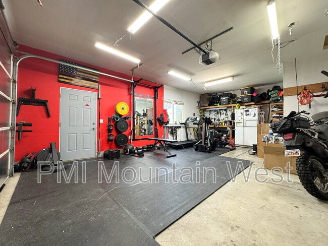 Building Photo - 484 E 900 N