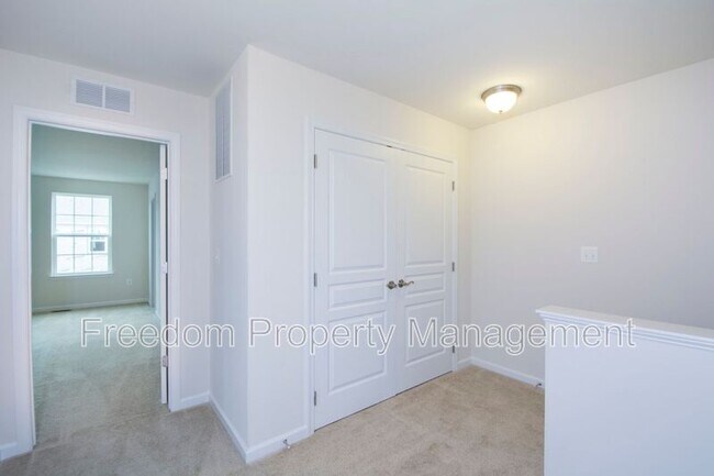Building Photo - 14894 Mason Creek Cir