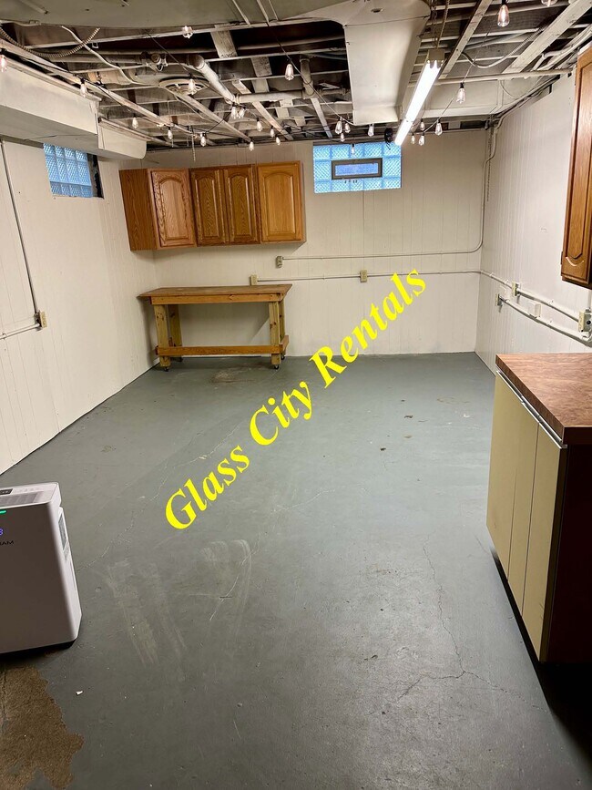 Building Photo - 4351 Willys Pkwy