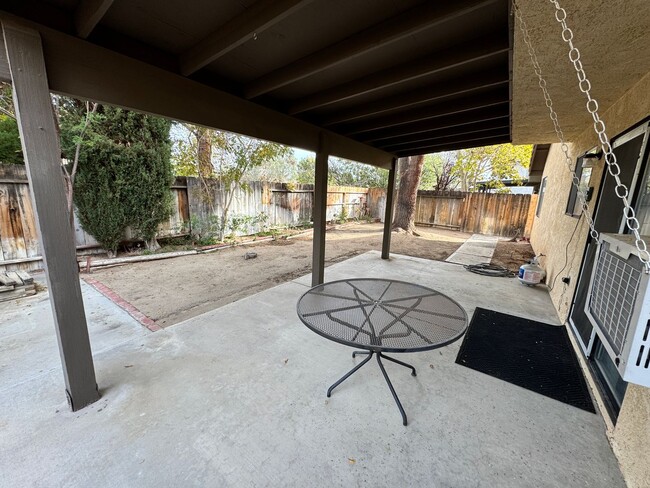 Building Photo - Beautiful 4 Bedroom Home