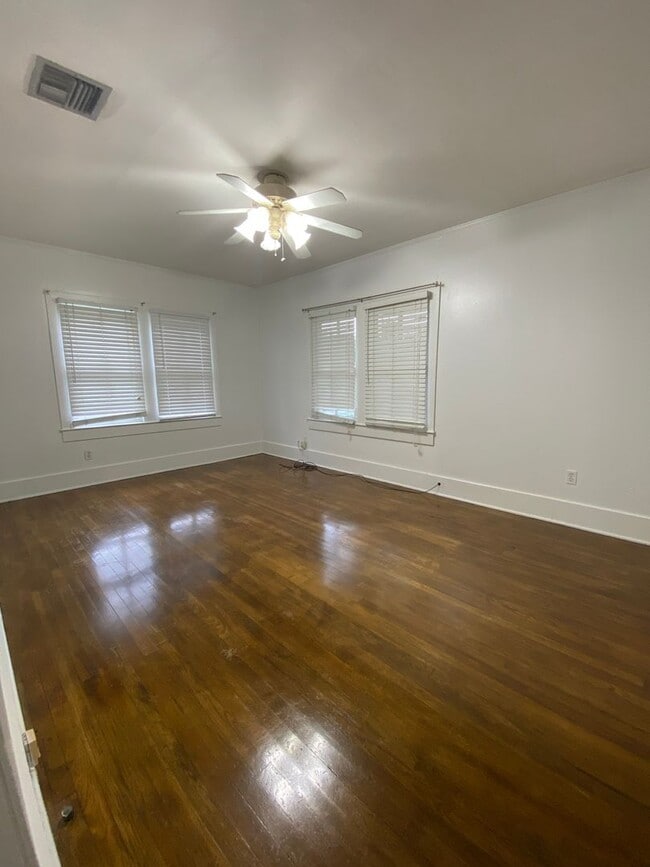 Building Photo - 2 bedroom 1 bath
