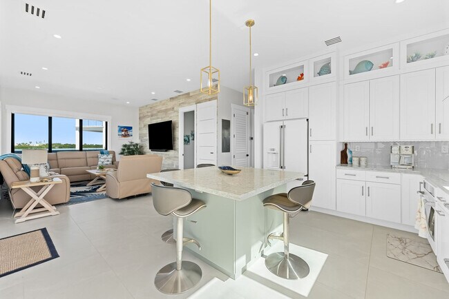 Building Photo - 247 Pescayo Ave