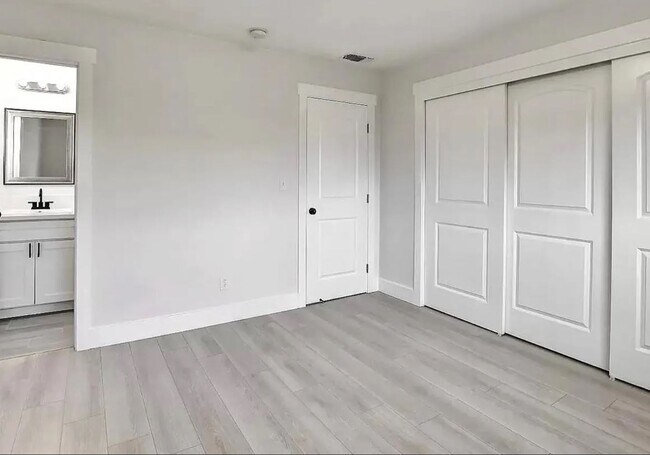 Building Photo - 2841 Utah Ave