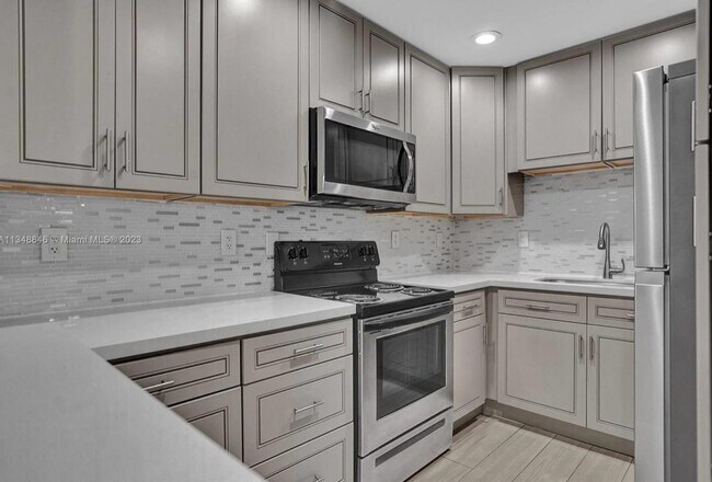 Primary Photo - 930 N 14th Ct