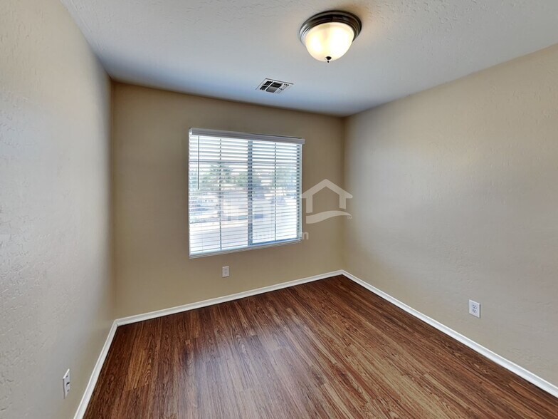 Building Photo - 1505 S 113th Dr