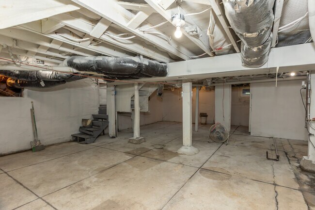 Building Photo - 207 N Leeds Ave