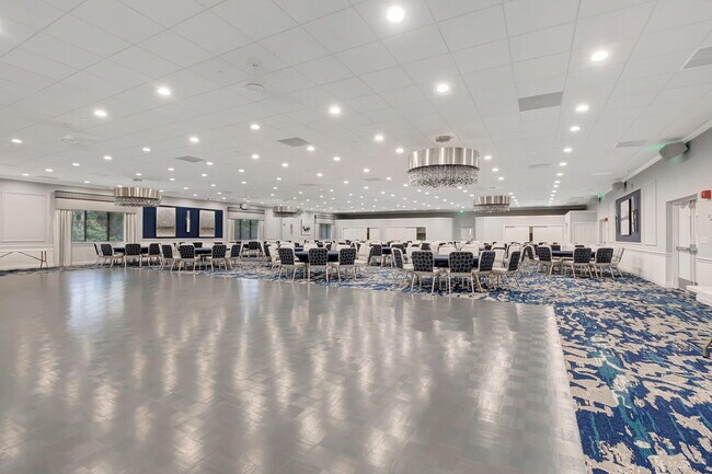 Building Photo - 7185 Huntington Ln