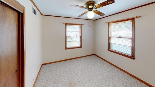 Building Photo - 4103 S 38th W Ave