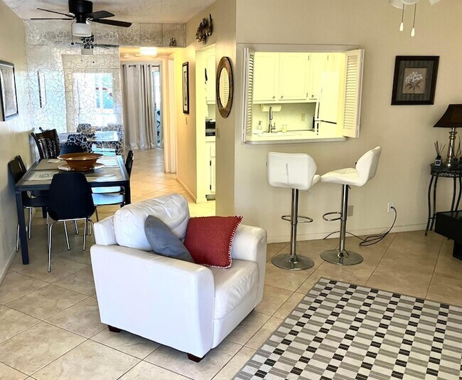 Building Photo - 100 Ventnor E