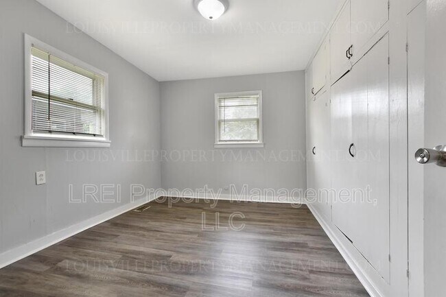 Building Photo - 1733 McDonald Ln