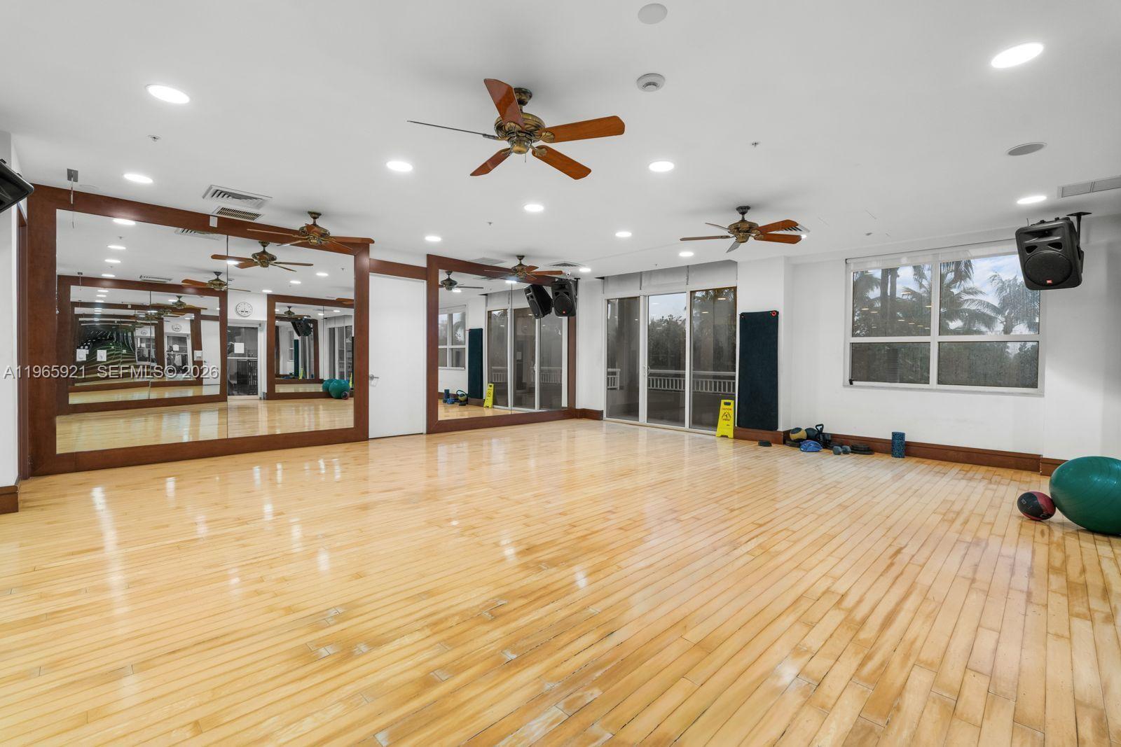 Building Photo - 19501 W Country Club Dr