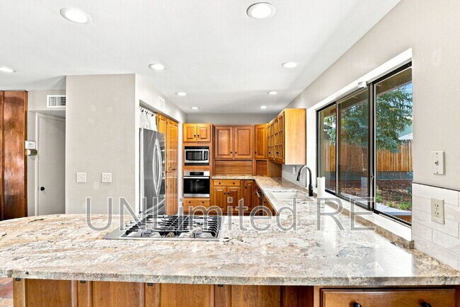 Building Photo - 2700 W Lynette Dr