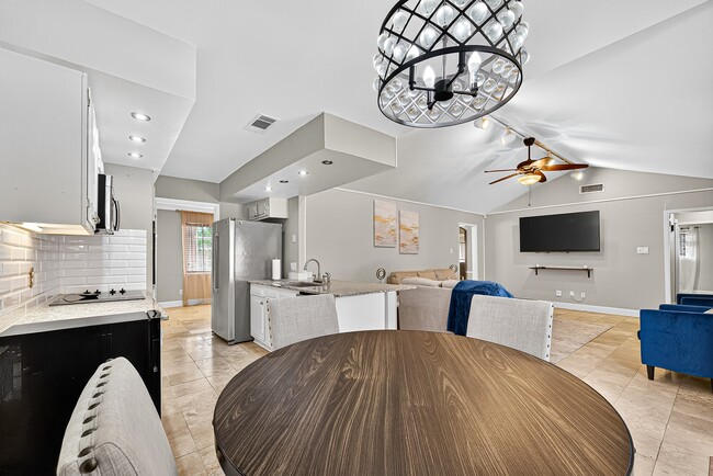 Building Photo - 9402 Meadowcroft Dr