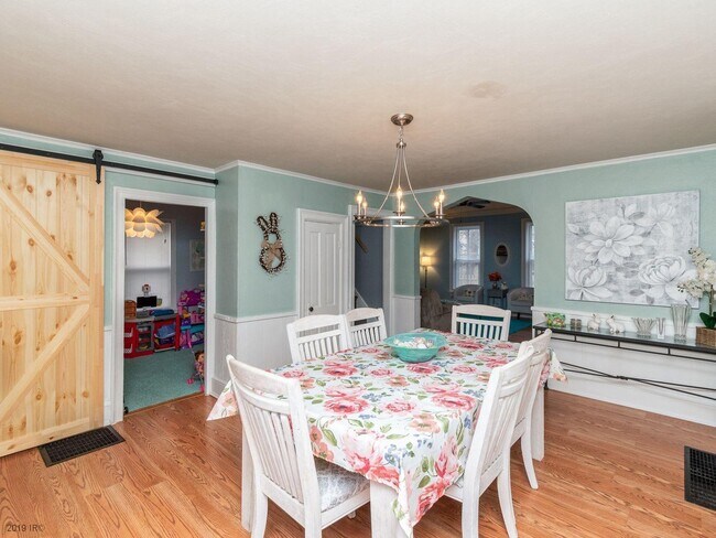 Building Photo - 5638 University Ave