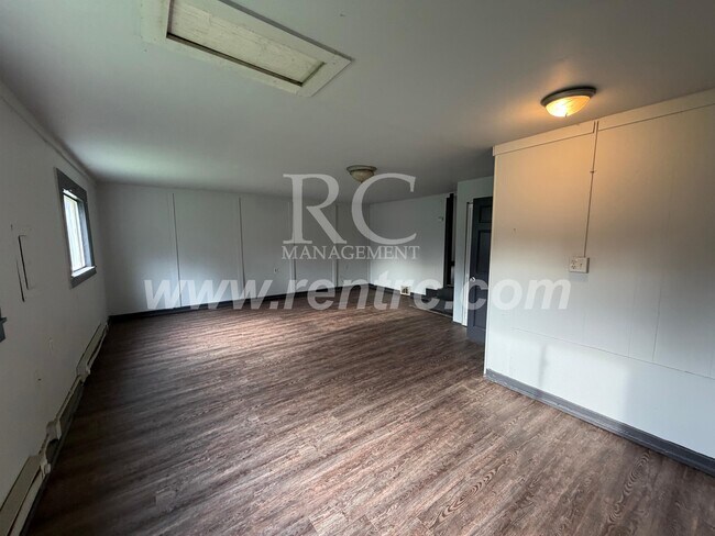 Building Photo - 18 Iowa-