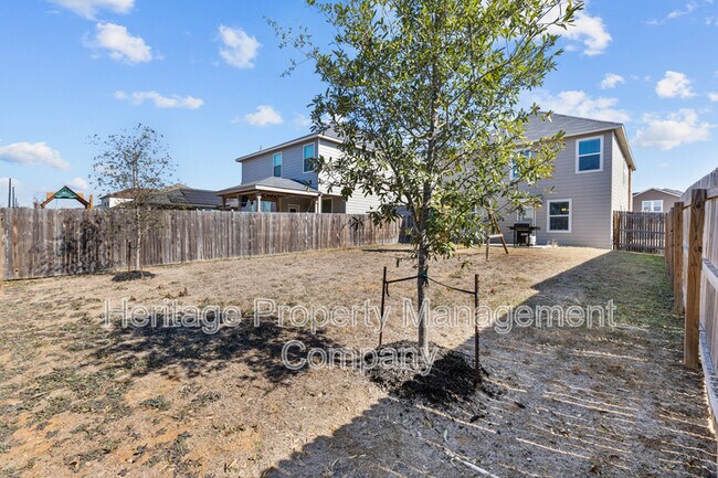 Building Photo - 1915 Overlook Knoll