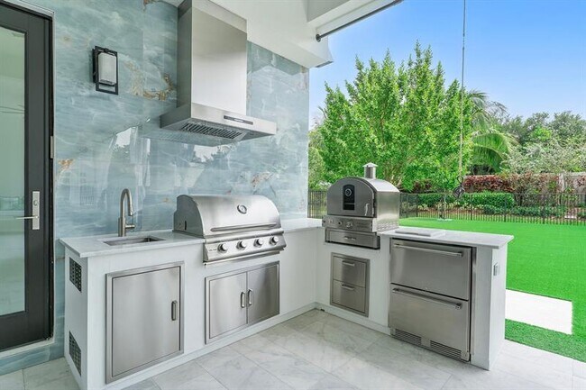 Building Photo - 9626 Vescovato Way