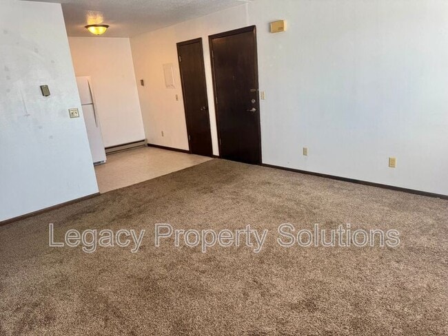 Building Photo - 206 1st St