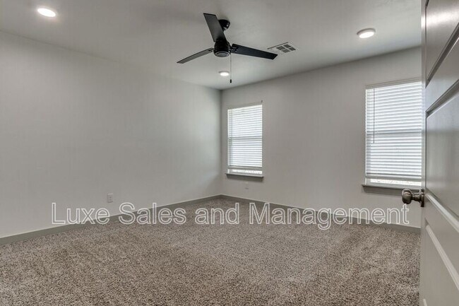 Building Photo - 7907 NW 135th Terrace