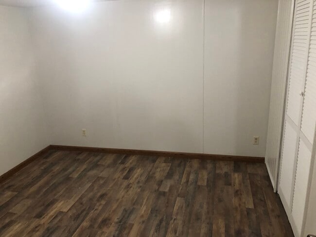 Building Photo - 1151 Oakwood Rd