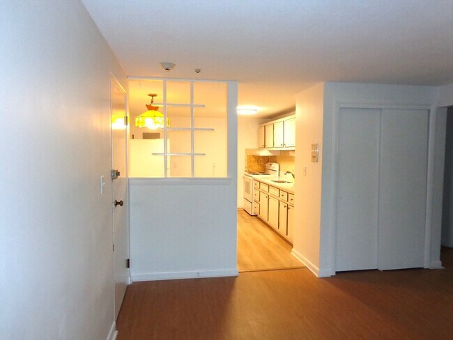 Building Photo - 183 Mt Auburn St