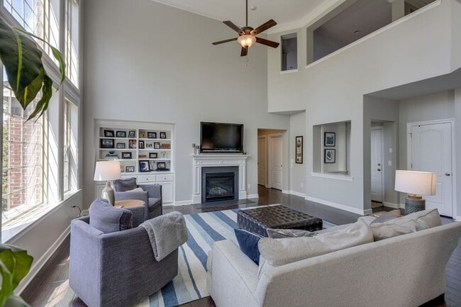 Building Photo - 5 Bedroom Home with Theater Room & 3-Car Garage in Franklin