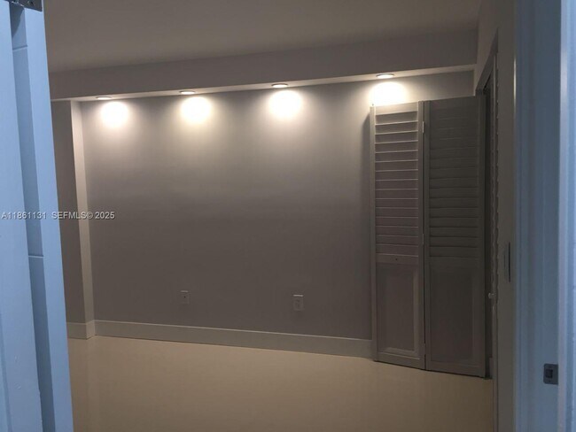 Building Photo - 210 174th St