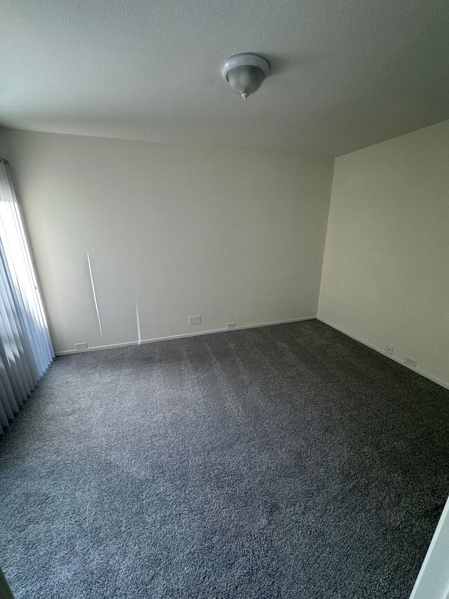 Building Photo - BEAUTIFUL 2 STORY CONDO IN THE CAMPUS COMM...