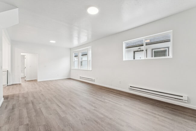 Building Photo - 913