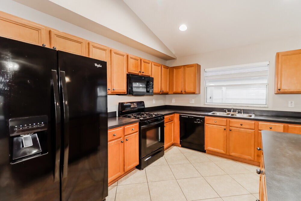 Building Photo - 9912 Riverchase Dr