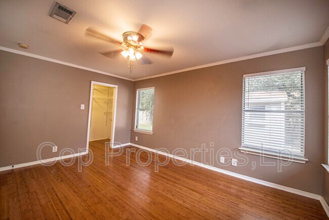 Building Photo - 7127 Still Holw Dr