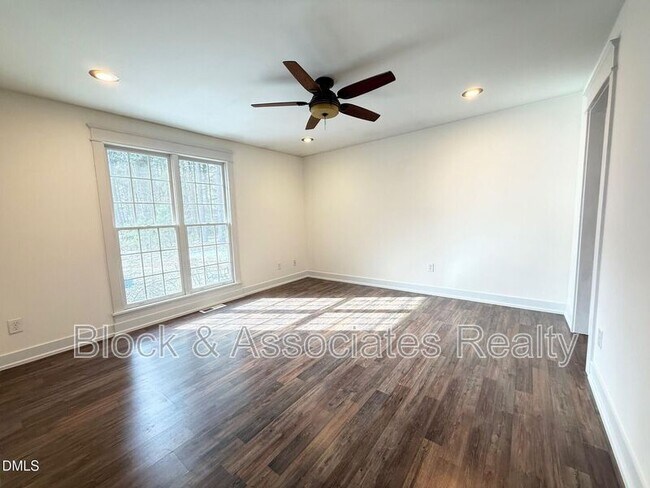 Building Photo - 121 Marilou Ln