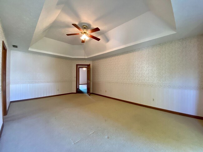 Building Photo - Available July 28th, 2026!