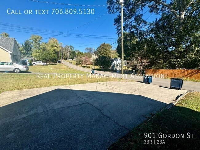 Building Photo - 901 Gordon St