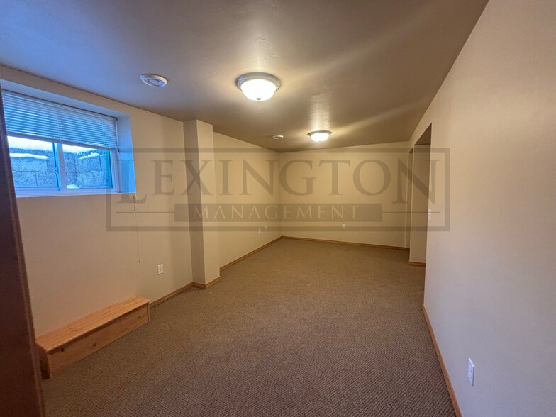 Building Photo - 274 Tony Ln