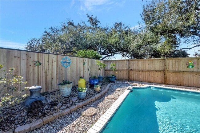 Building Photo - 16702 Dale Oak Way