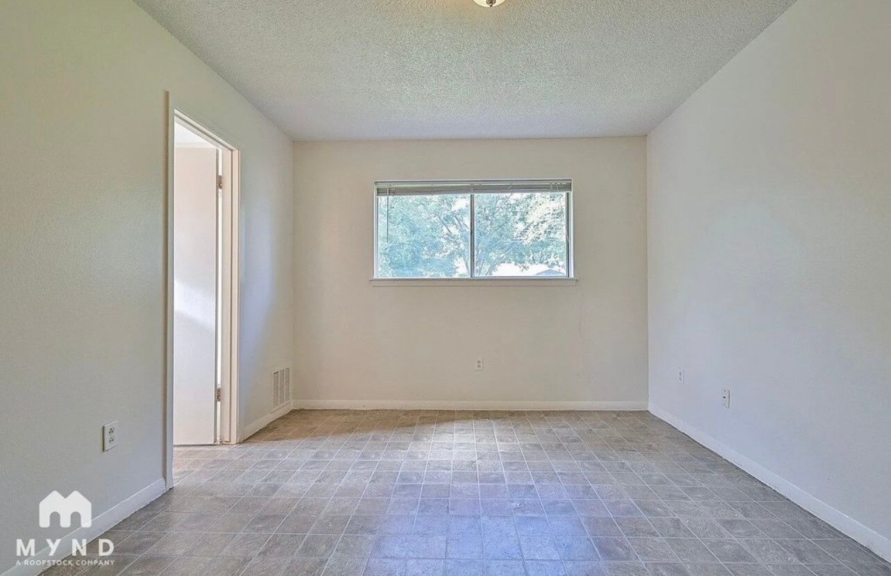 Bedroom - 712 Meadowglen Dr