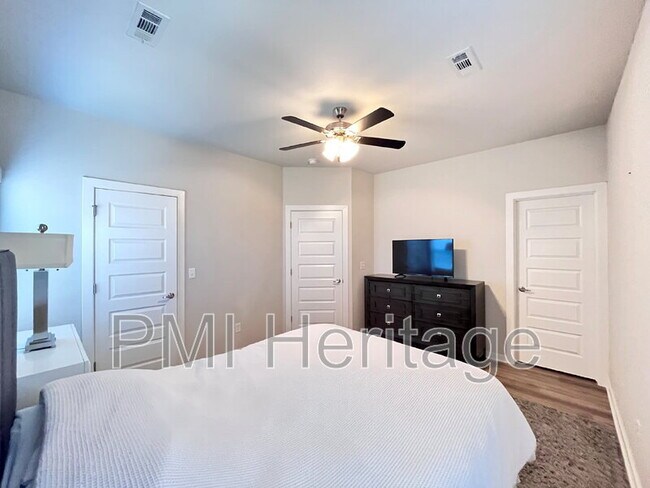 Building Photo - 1452 Sligo St