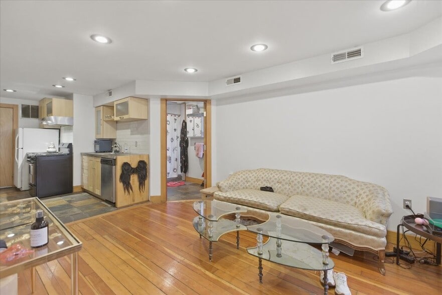 Building Photo - 2711 N Lawndale Ave