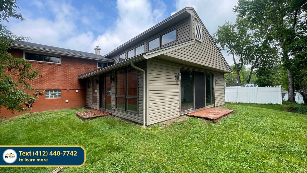 Building Photo - 523 Larix Rd