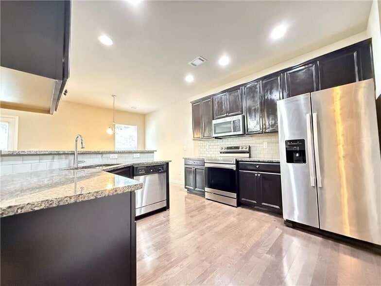 Building Photo - 1739 Charcoal Ives Rd