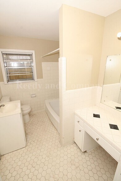 Building Photo - 1718 Borden Dr